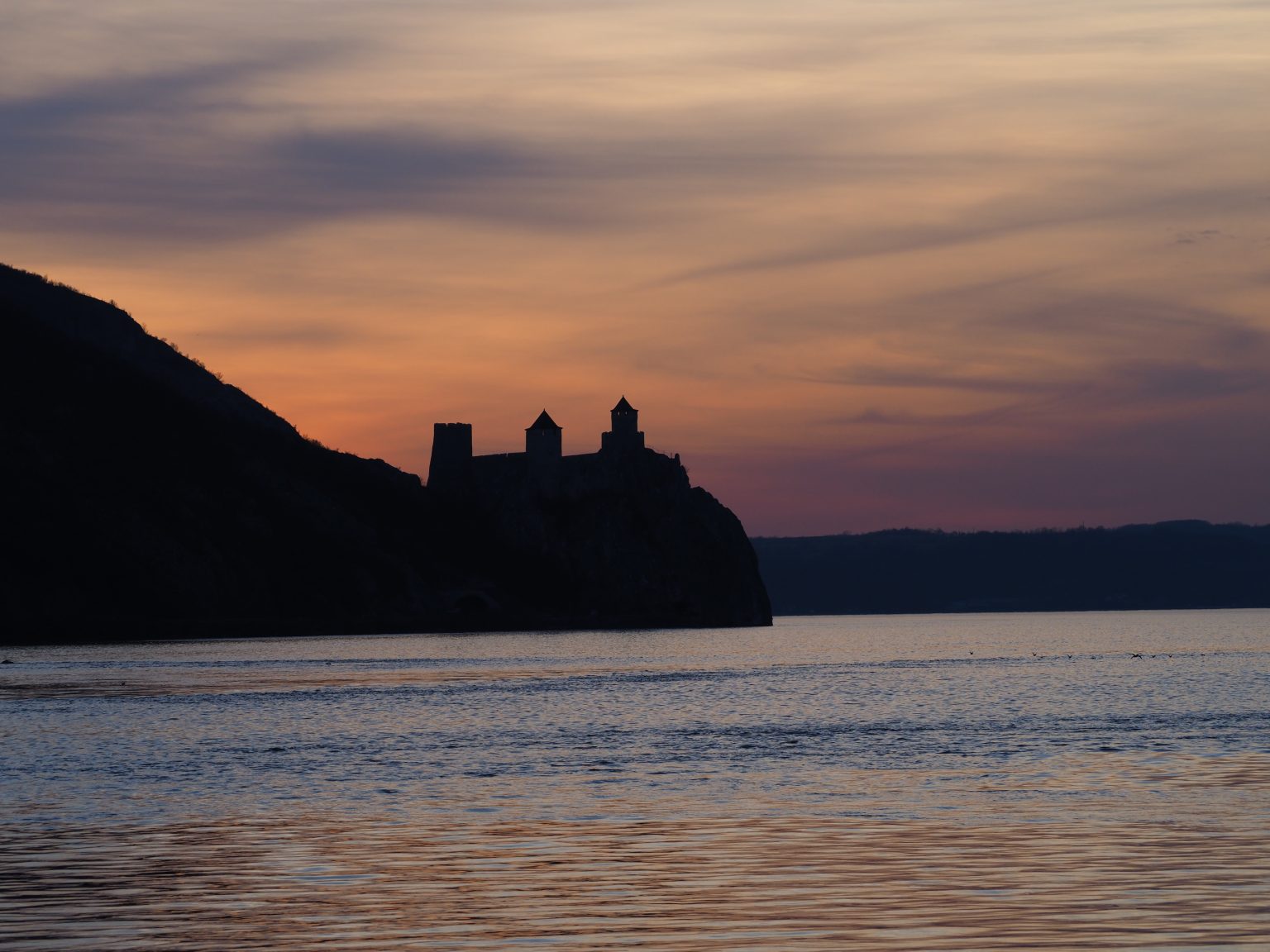 Cetatea Golubac la apus