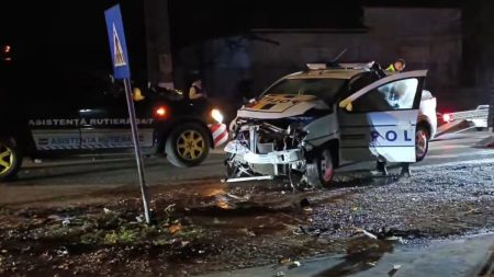 Accident rutier la Sântana: două mașini de poliție implicate