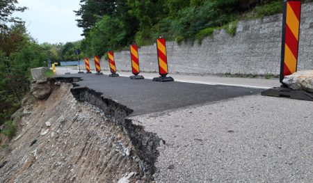 Lucrări de consolidare la zidurile de sprijin de pe DN 57B, între Oravița și Anina