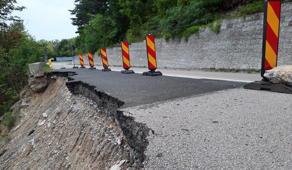 Lucrări de consolidare la zidurile de sprijin de pe DN 57B, între Oravița și Anina