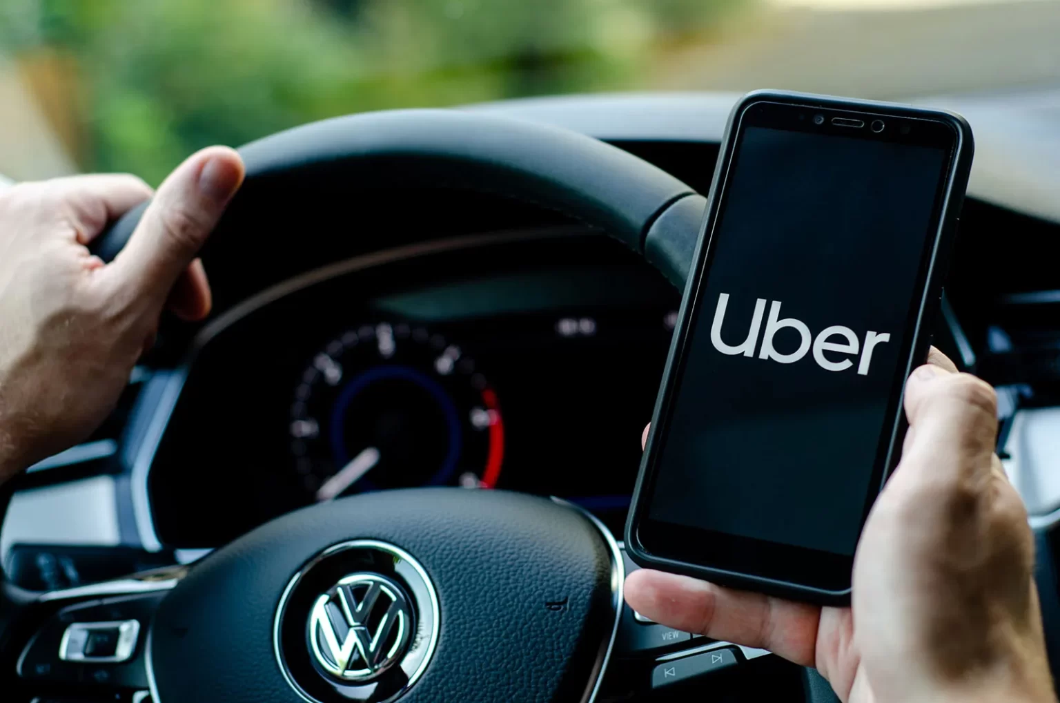 Amenzi de peste 1 milion de euro pentru șoferii Uber și Bolt care lucrau fără forme legale
