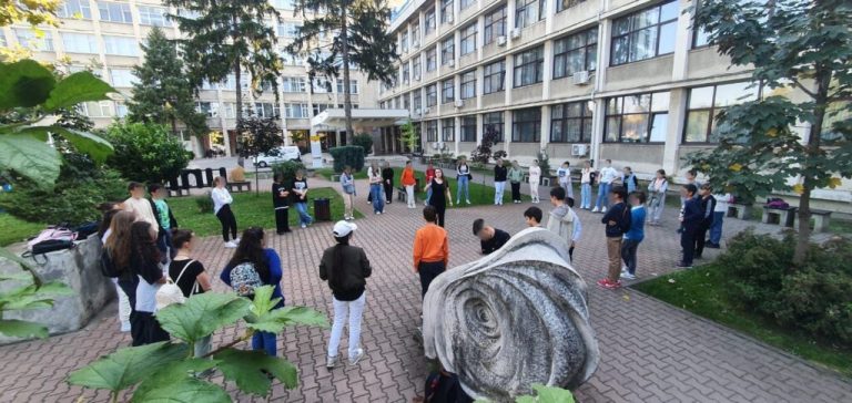 Universitatea de Vest din Timișoara lansează un „UVT pentru elevi”, un program pentru sprijinirea elevilor talentați din medii vulnerabile