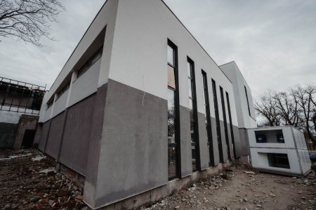 Lucrările la Clinica de Balenologie, aproape de final: a fost adusă noua centrală de tratare a aerului