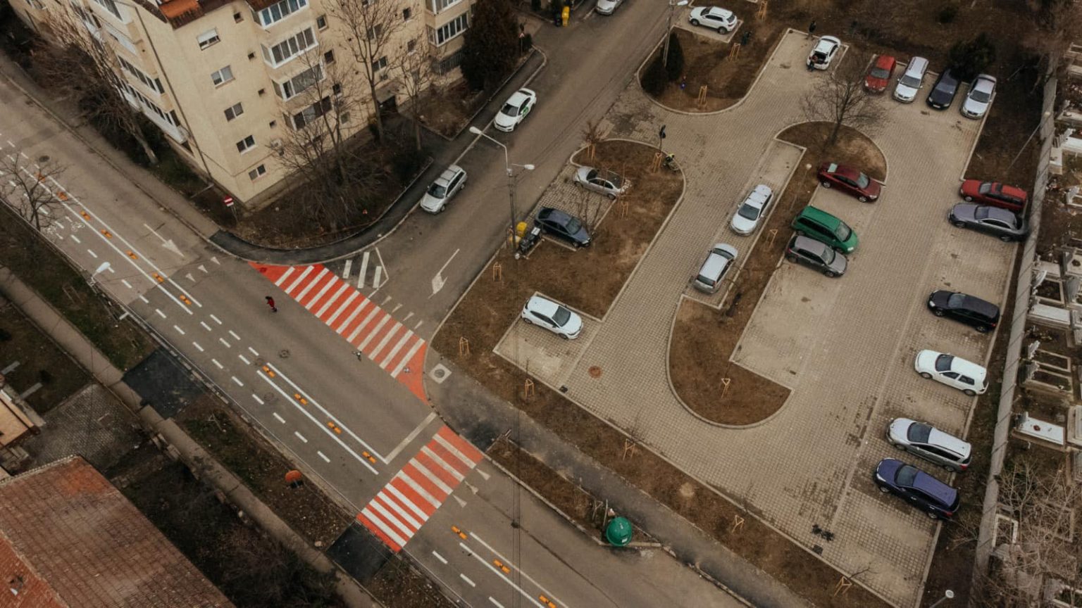 Continuă revitalizarea cartierelor: parcare, spaţii verzi şi de recreere în Calea Şagului