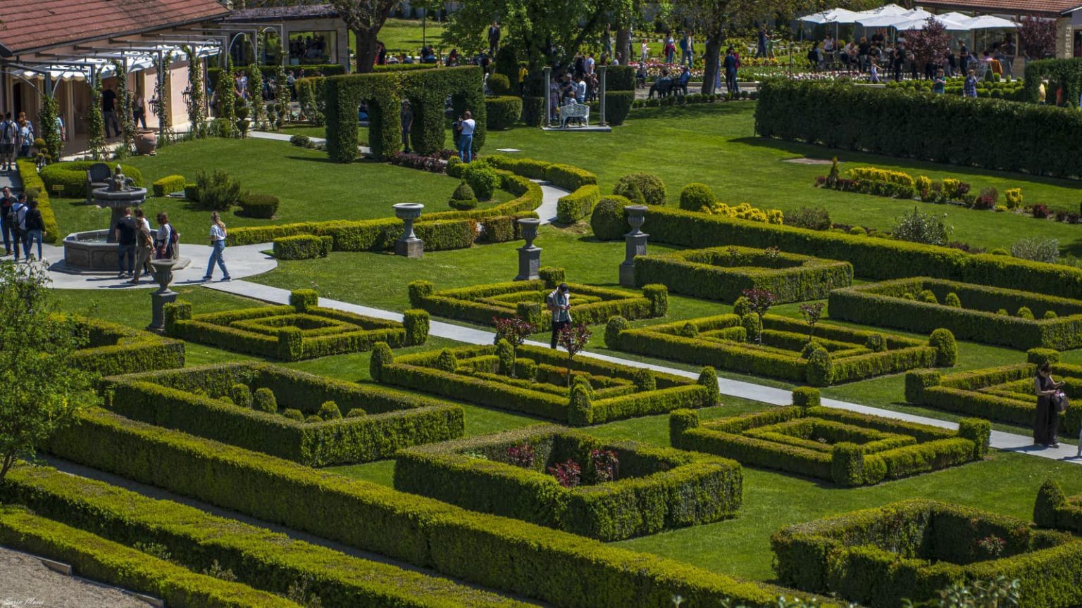 Descoperă splendoarea grădinilor aristocrate din România: în 2023 au fost vizitate de 100.000 de turiști