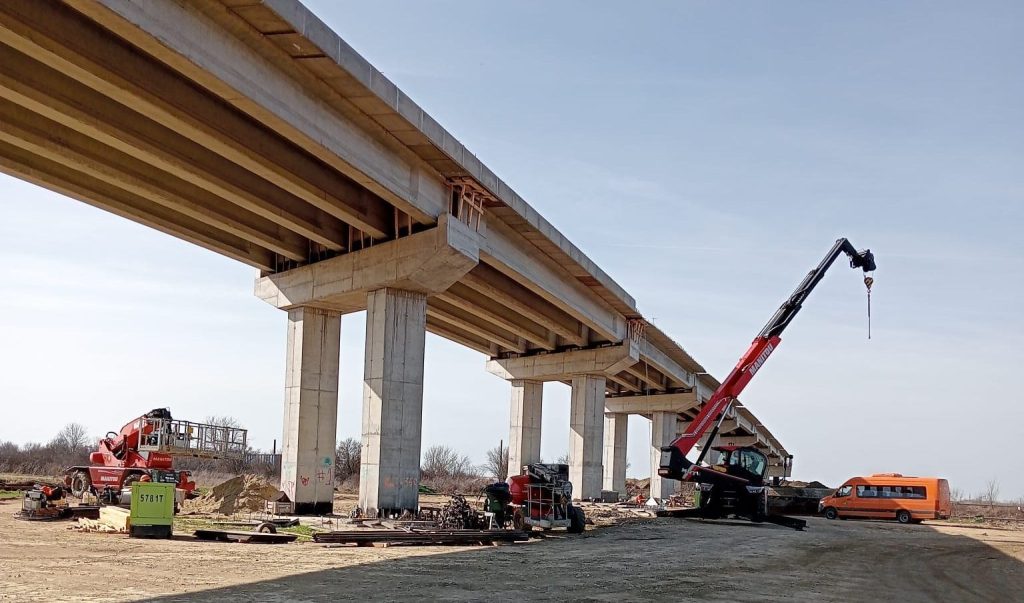 Peste 500 de muncitori pe şantierul Centurii Timişoara Sud. Se lucrează 24/24