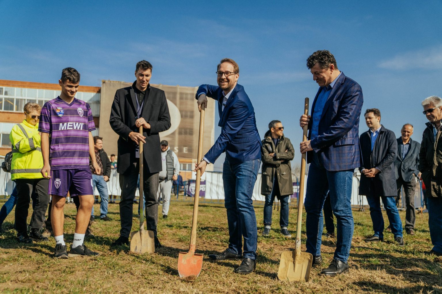 Încep lucrările la noul stadion din Calea Buziașului, finanţat din bugetul local. Când va fi finalizată investiţia