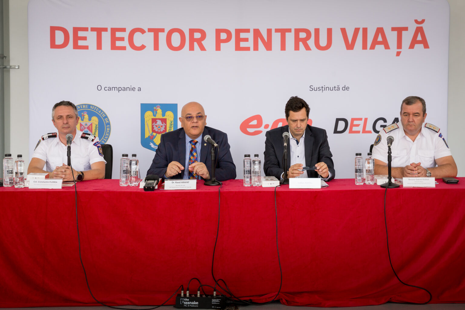 Detectoare pentru viață: peste 10.000 de dispozitive pentru detectat fumul şi monoxidul de carbon au fost montate gratuit în 20 de judeţe