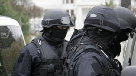 Percheziții în Timiş şi Arad , la o rețea de traficanți de migranți