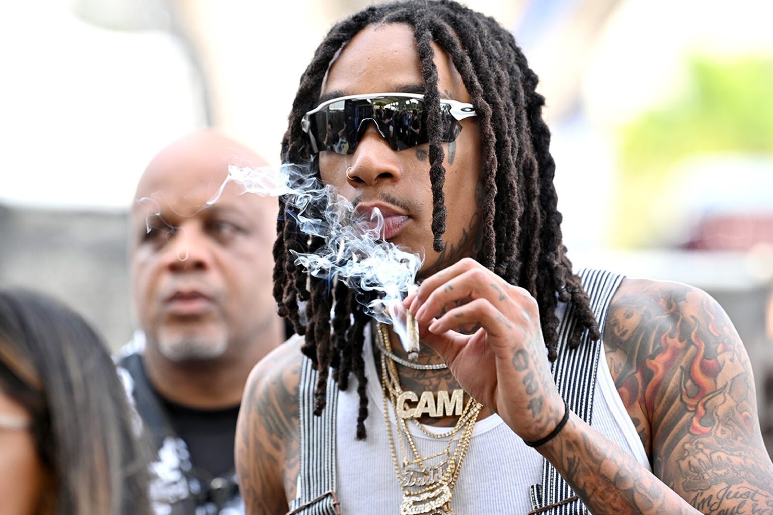Rapperul Wiz Khalifa, investigat penal pentru consum de canabis pe scenă la Festivalul „Beach, Please!” weed iarba